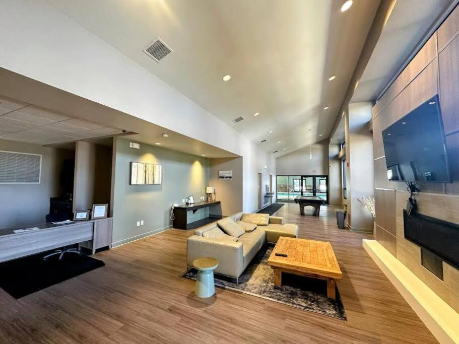 Winter Haus, Winter Park 2 Bedrooms Corner Unit W Outdoor Patio Walking Distance To The Center Of Town المظهر الخارجي الصورة
